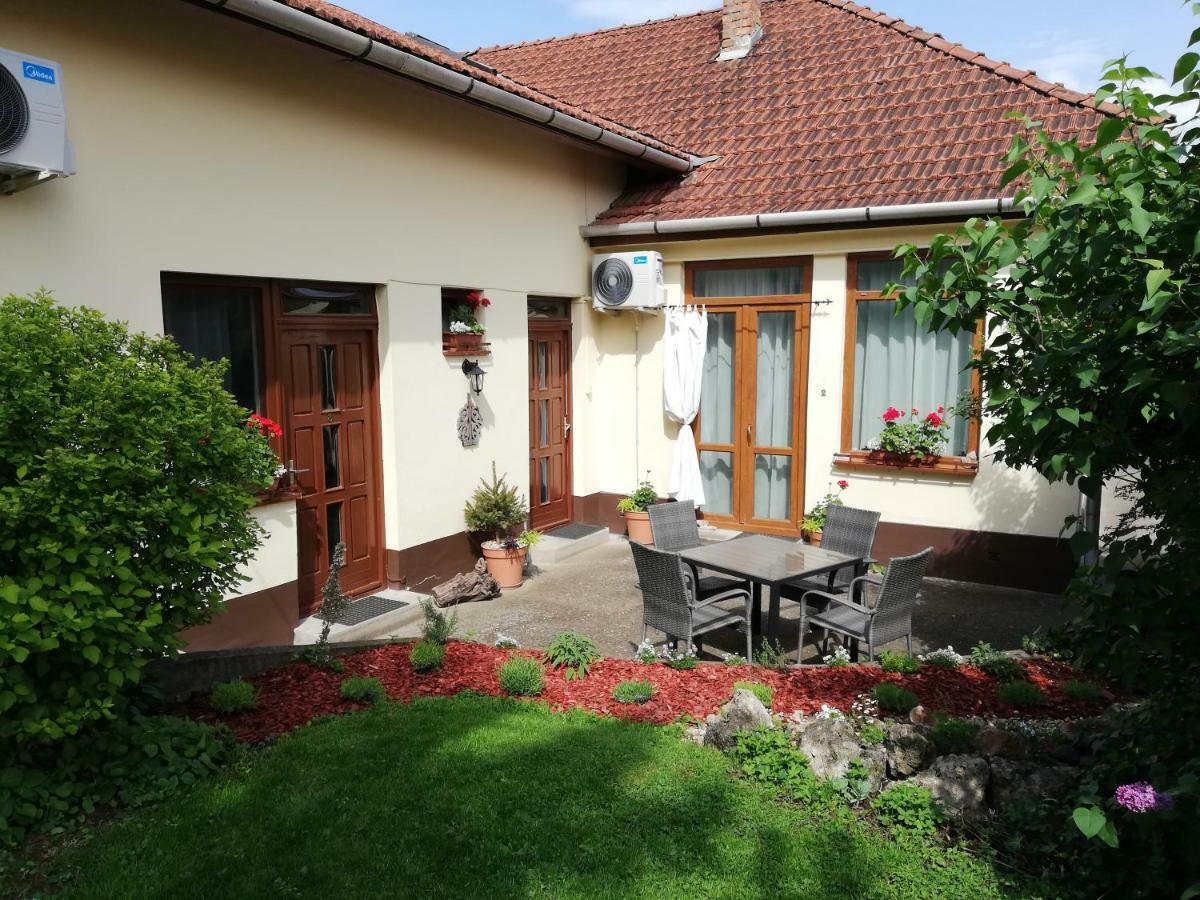 Gyoengyszem Vendeghaz Hotel Eger Exterior foto